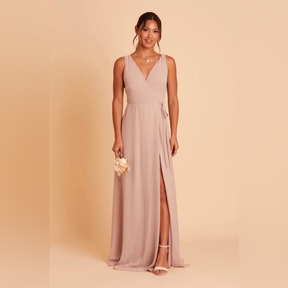 Petal Swatch David's Bridal Dusky Pink Bridesmaids Dresses B213053 Poly Chiffon Long Bridesmaid Dress With V-neckline Petal Swatch David's Bridal Dusky Pink Bridesmaids Dresses B213053 Poly Chiffon Long Bridesmaid Dress With V-neckline
